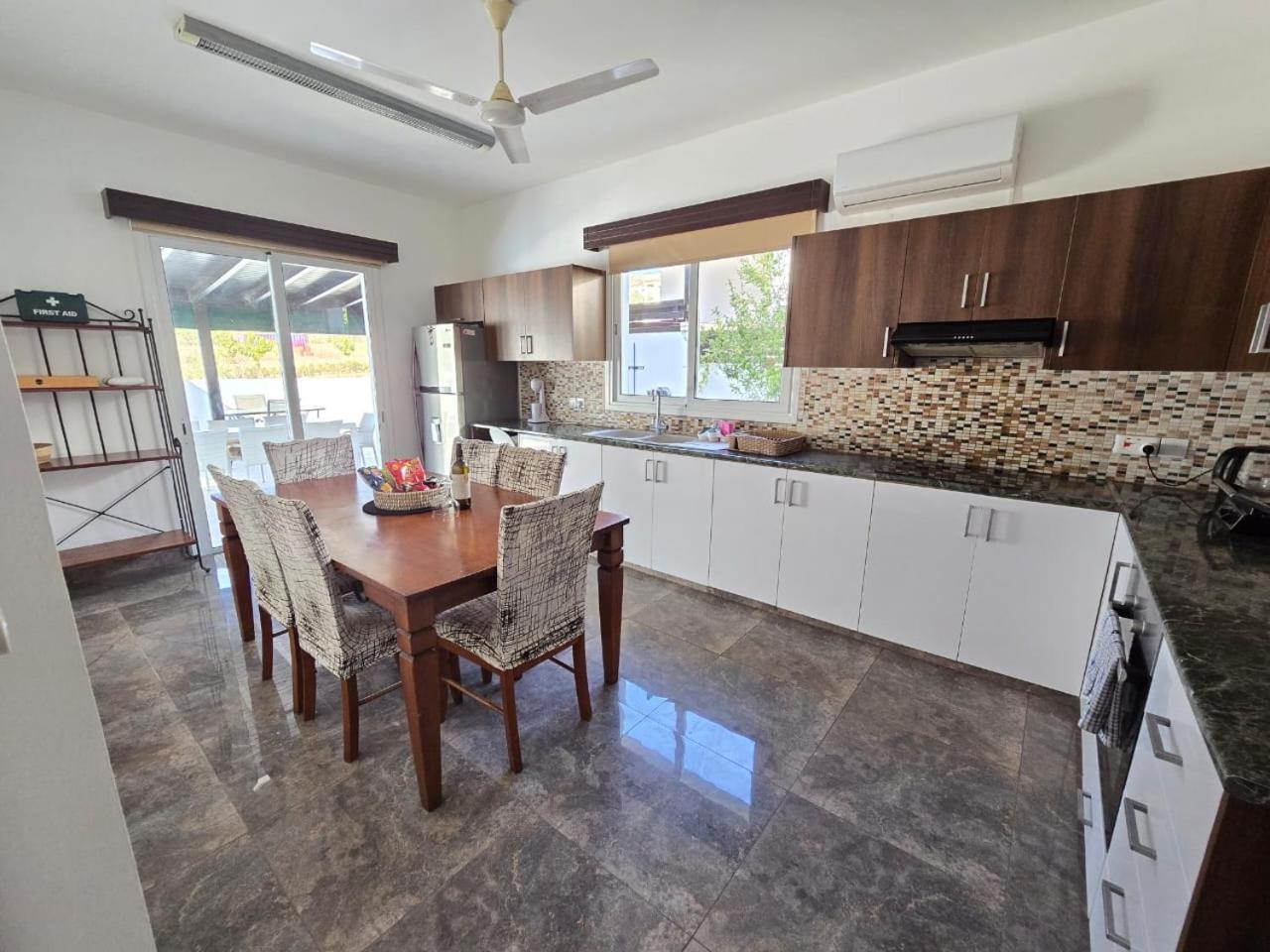 Michael Angelo Villa Paphos Eksteriør billede